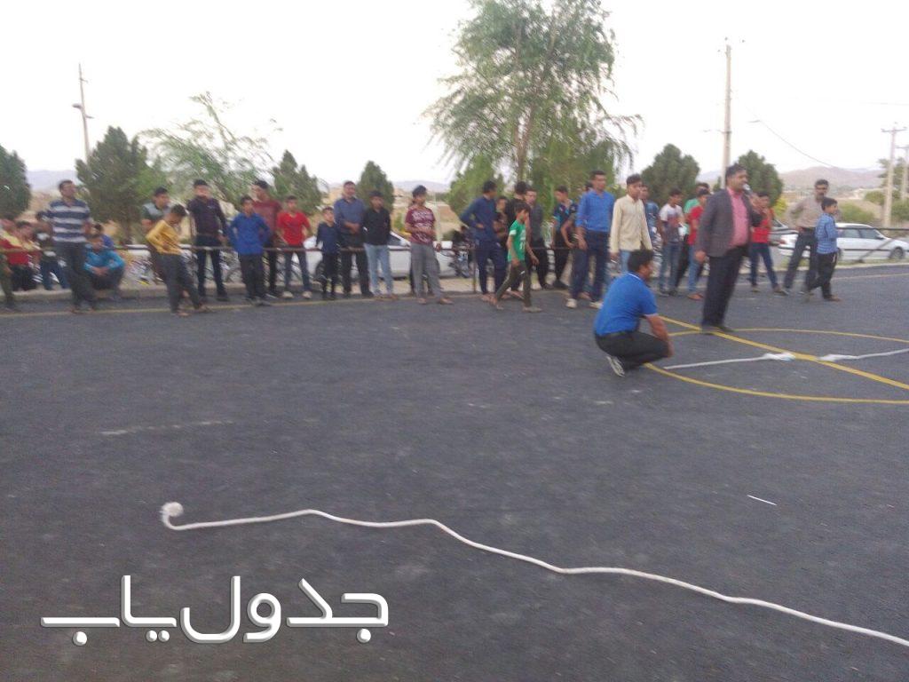 بازی محلی طناب بازی به چه صورت انجام می شود؟