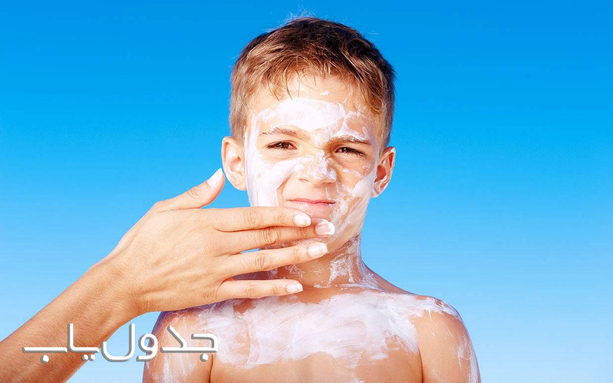 مراقبت از پوست کودکان در معرض آفتاب به چه صورت است؟