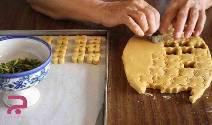 طرز پخت شیرینی نخودچی به دو روش بدون فر و با فر شیرینی نوروزی خوشمزه