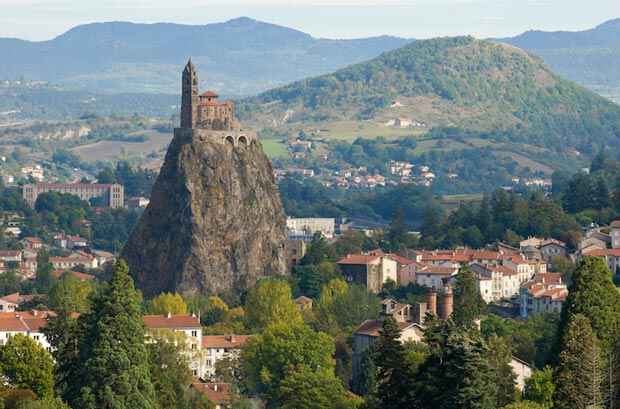 اسامی زیباترین کلیساهای واقع در کشور فرانسه در حل جدول