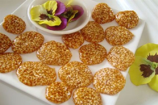 طرز تهیه سوهان کنجدی به روشی فوق العاده آسان